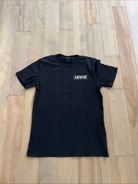 Levi's Black T-Shirt with White Logo Patch